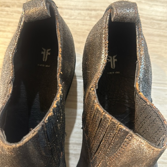 NWOT women’s Frye bootie metallic, distressed cowboy boots     size 9 5 - Picture 13 of 13